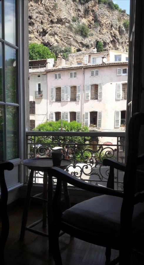 Apartment In The Heart Of Cotignac Exterior photo